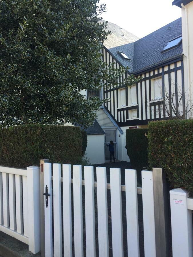 Proche De La Mer 2 Adultes Et 2 Enfants Appartement Houlgate Buitenkant foto